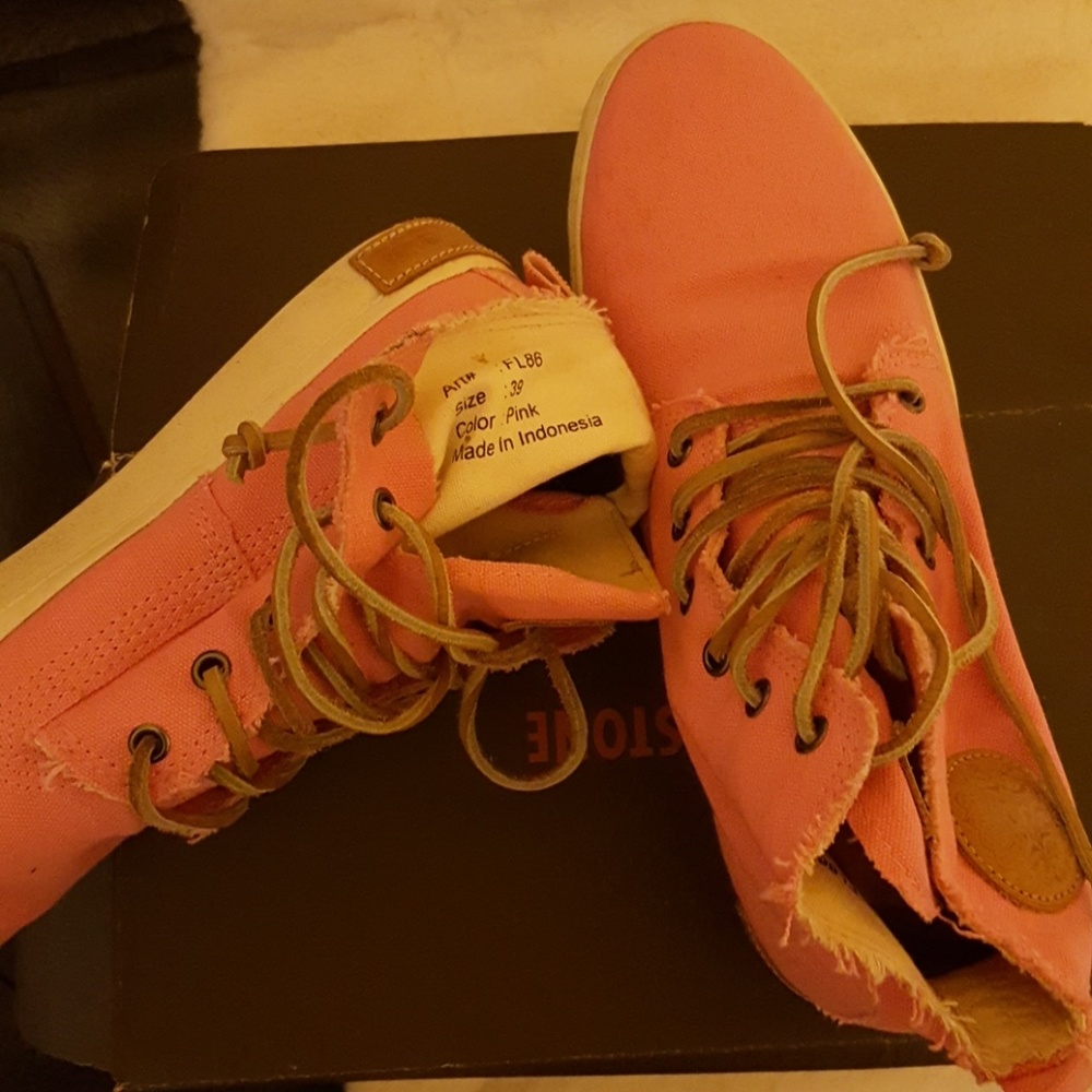 Pink Sneaker